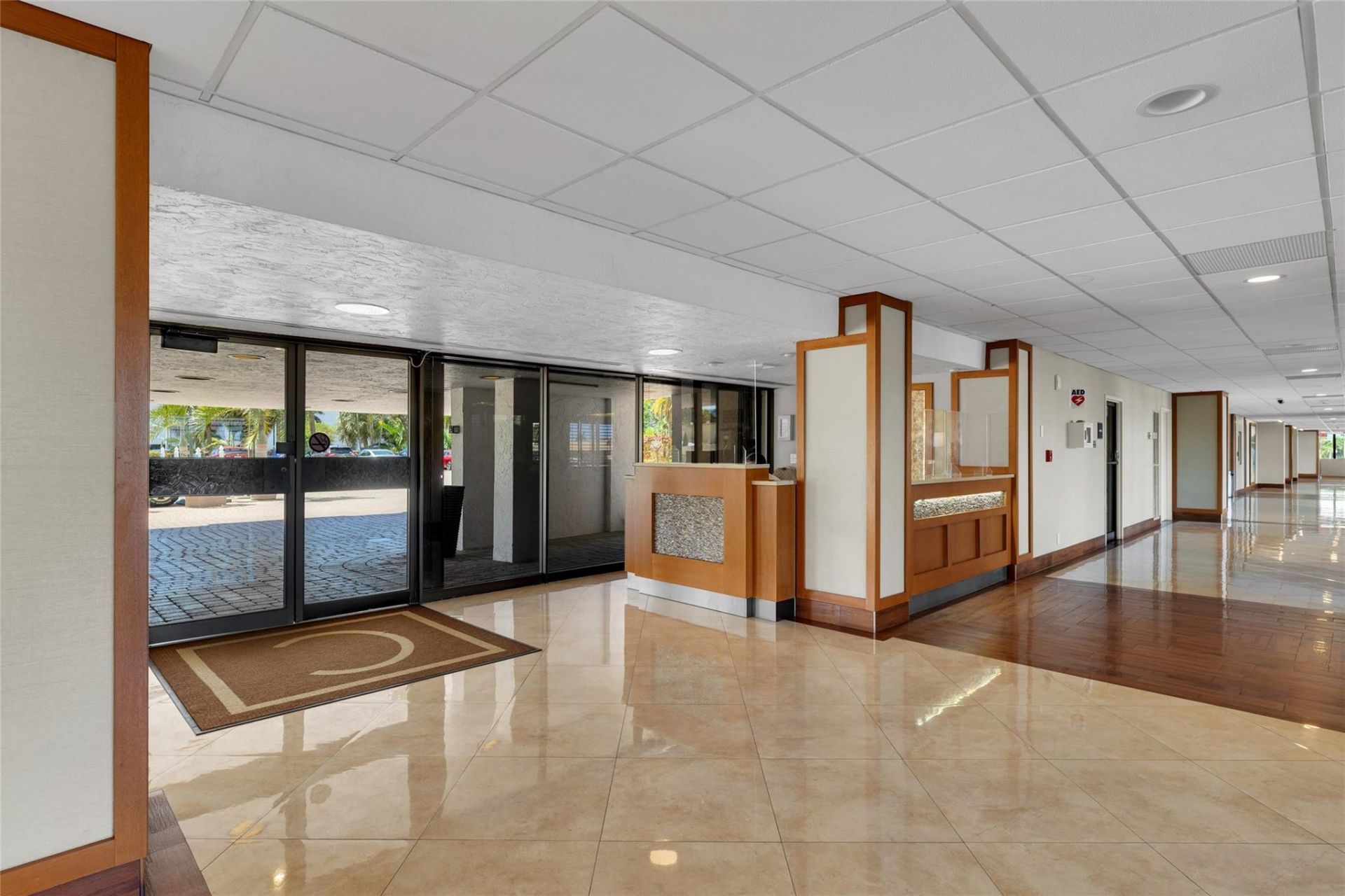 936 Intracoastal D, Unit 10E, Fort Lauderdale, FL 33304 Photo