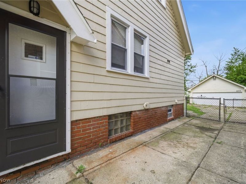 4004 E 154th Street, Cleveland, OH 44128 Photo 3