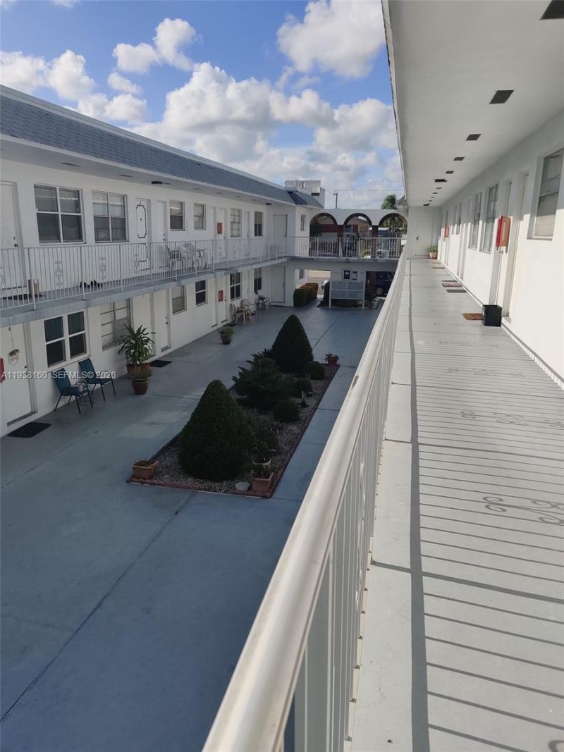 2826 Van Buren St, Unit 8, Hollywood, FL 33020 Photo