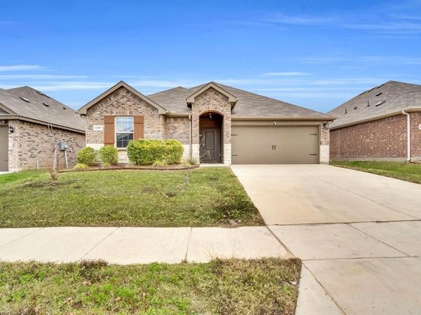 1207 Knoll Drive, Ennis, TX 75119