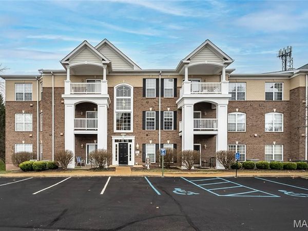 13115 Mill Crossing Court, Unit 307, Creve Coeur, MO 63141