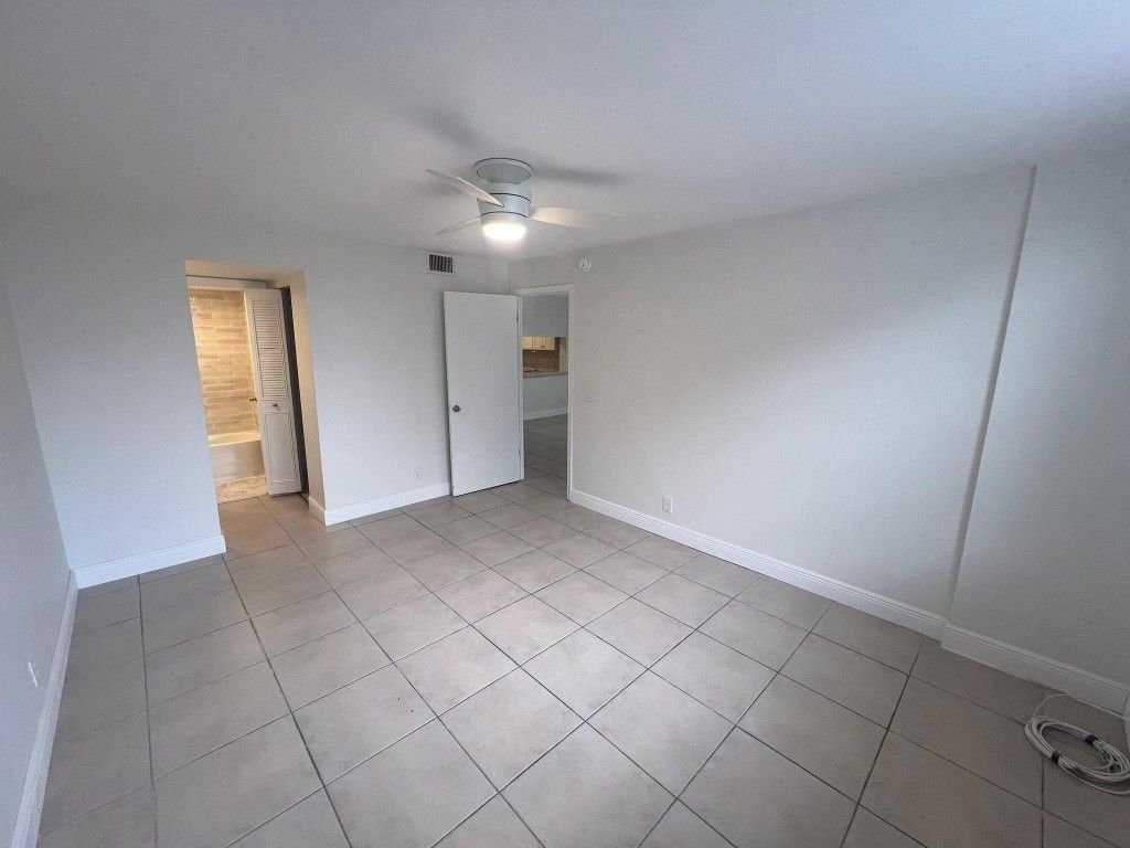 9430 Poinciana Place, Unit 415, Davie, FL 33324 Photo