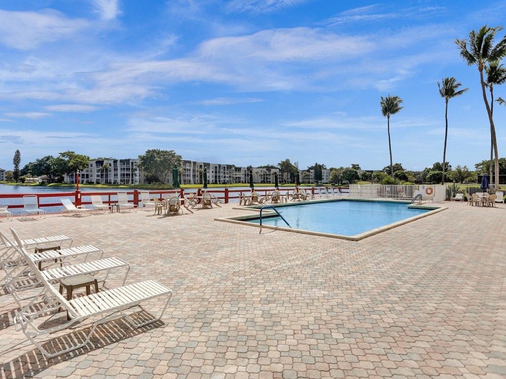 9430 Poinciana Place, Unit 415, Davie, FL 33324 Photo