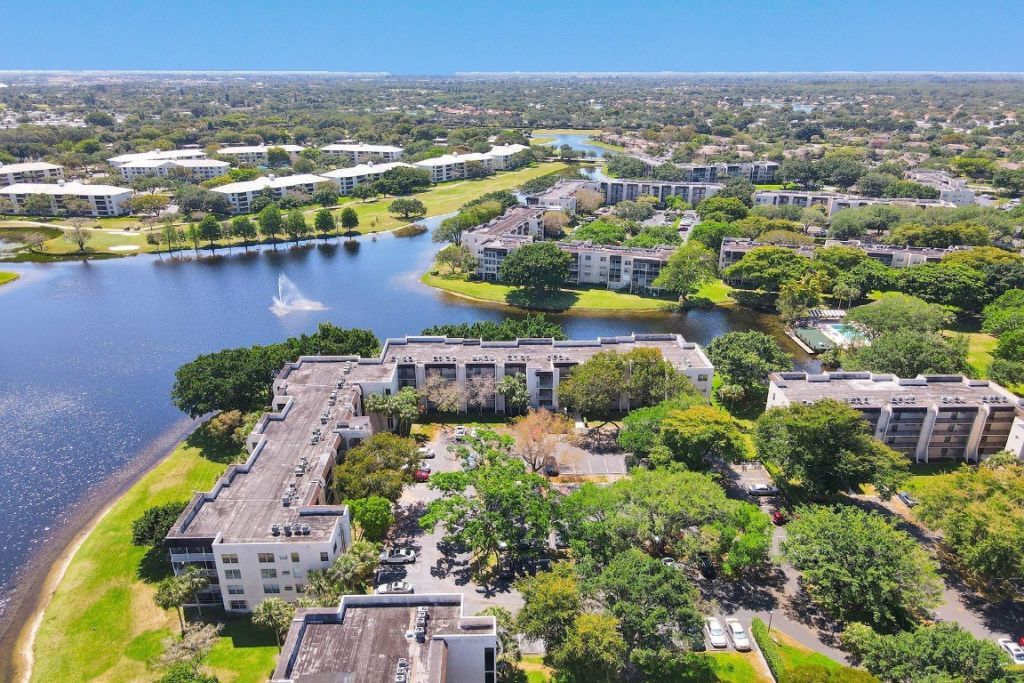 9430 Poinciana Place, Unit 415, Davie, FL 33324 Photo