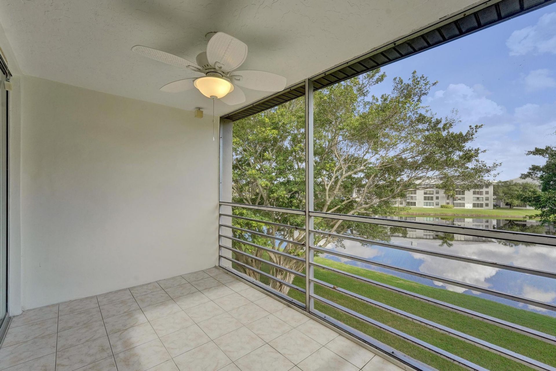 9430 Poinciana Place, Unit 415, Davie, FL 33324 Photo