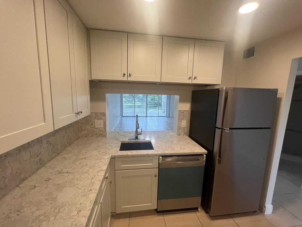 9430 Poinciana Place, Unit 415, Davie, FL 33324 Photo