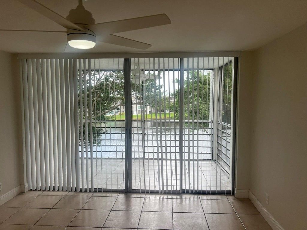 9430 Poinciana Place, Unit 415, Davie, FL 33324 Photo