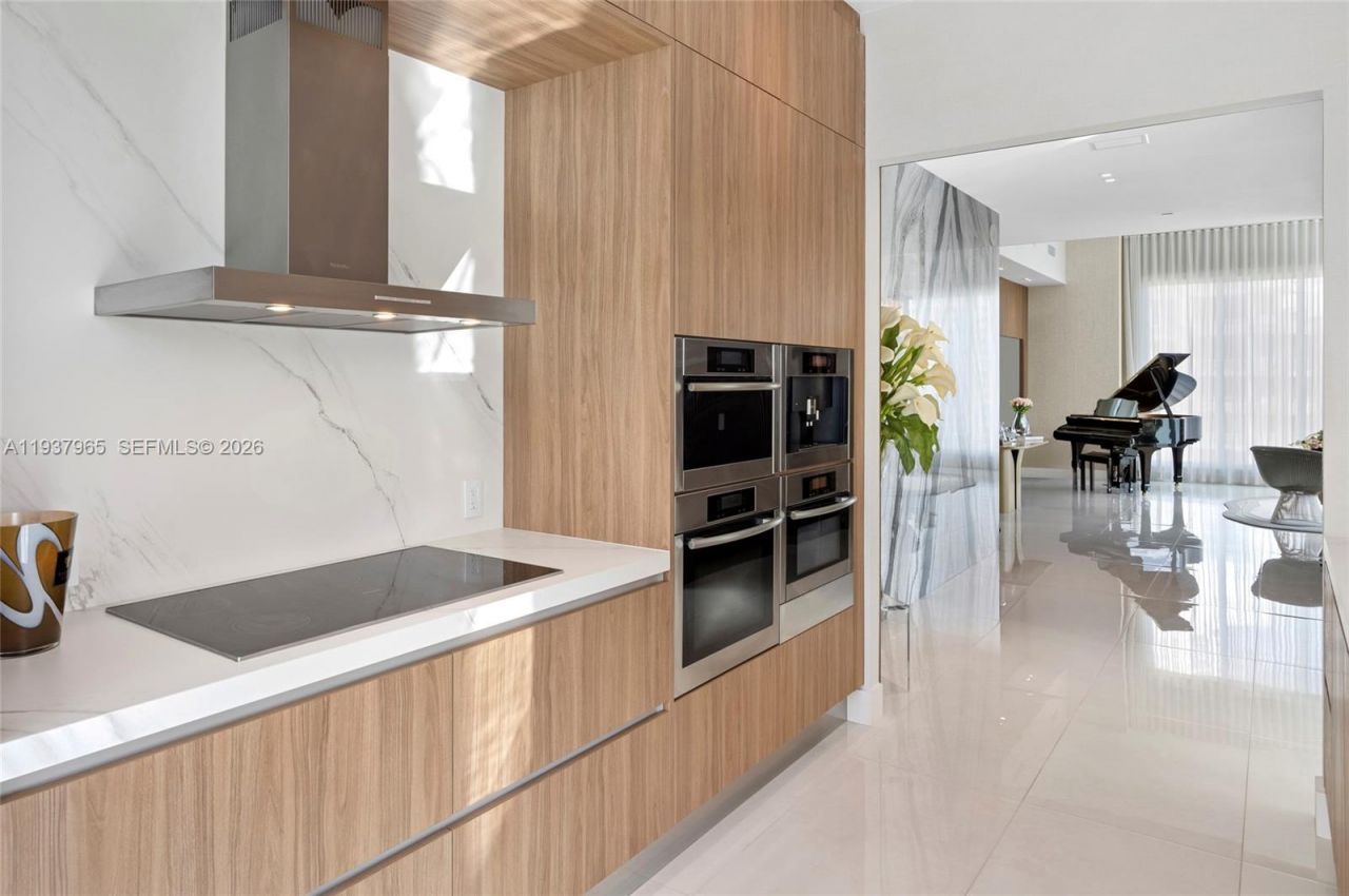 900 Brickell Key Blvd, Unit 2004, Miami, FL 33131 Photo