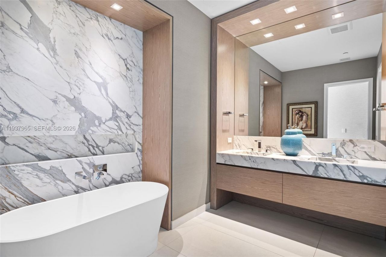 900 Brickell Key Blvd, Unit 2004, Miami, FL 33131 Photo