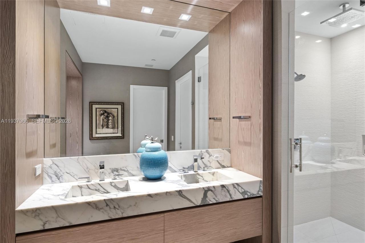 900 Brickell Key Blvd, Unit 2004, Miami, FL 33131 Photo