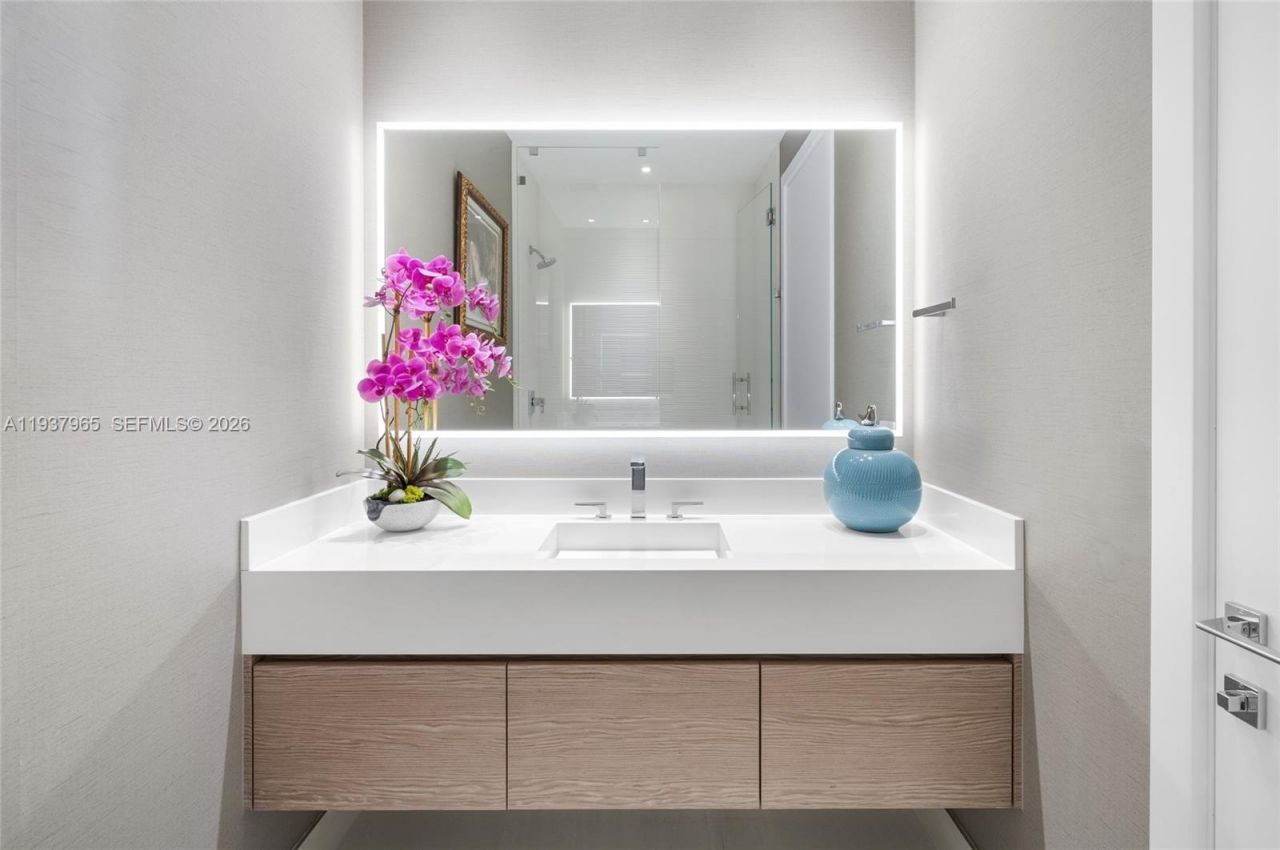 900 Brickell Key Blvd, Unit 2004, Miami, FL 33131 Photo