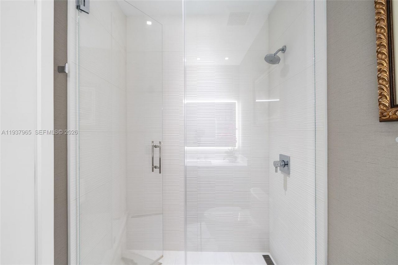 900 Brickell Key Blvd, Unit 2004, Miami, FL 33131 Photo