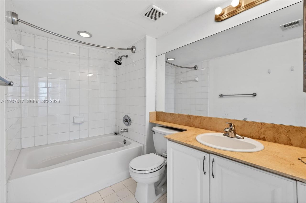 1155 Brickell Bay Dr, Unit 1903, Miami, FL 33131 Photo