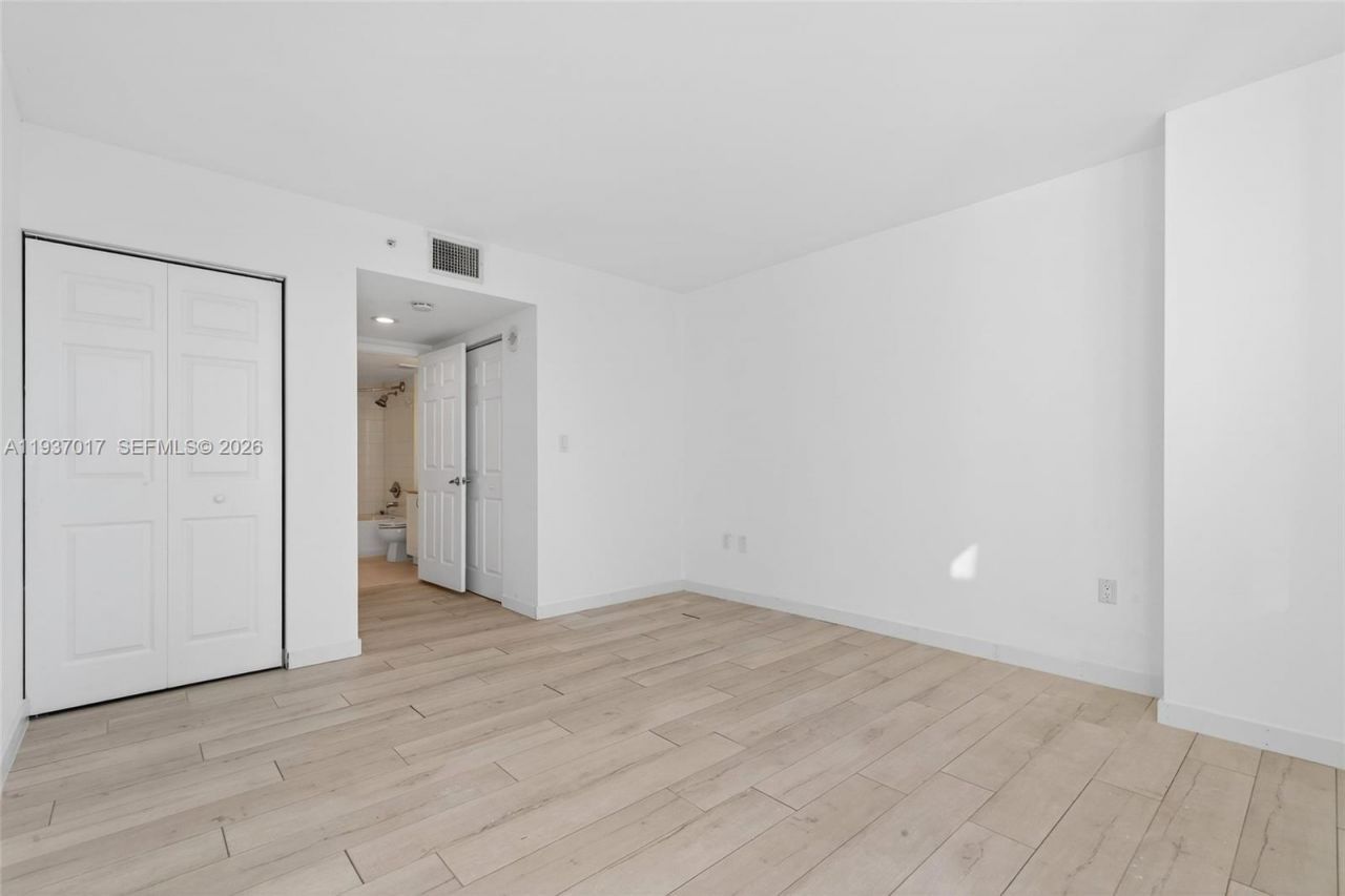 1155 Brickell Bay Dr, Unit 1903, Miami, FL 33131 Photo