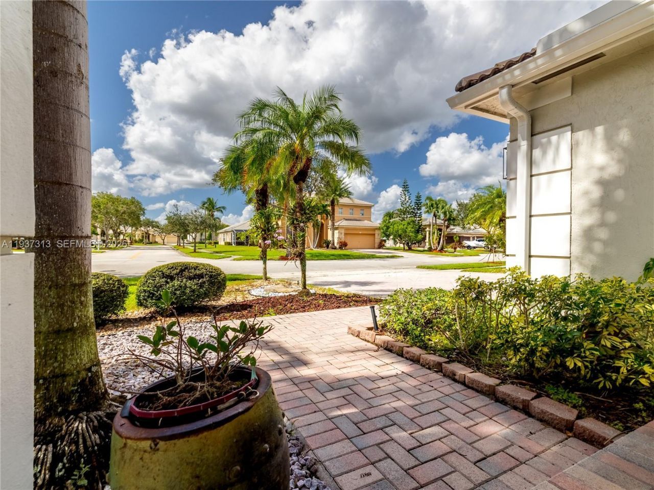 903 NW 167th Ave, Pembroke Pines, FL 33028 Photo