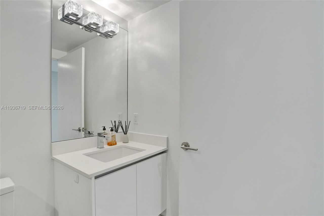 300 Sunny Isles Blvd, Unit 4-1407, Sunny Isles Beach, FL 33160 Photo