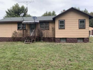 5885 S Shallow Drive, Lake Twp, MI 49642