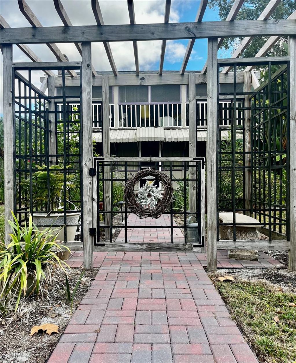 908 N Clayton Street, Mount Dora, FL 32757 Main Photo