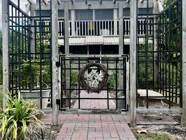 908 N CLAYTON STREET, MOUNT DORA, FL 32757