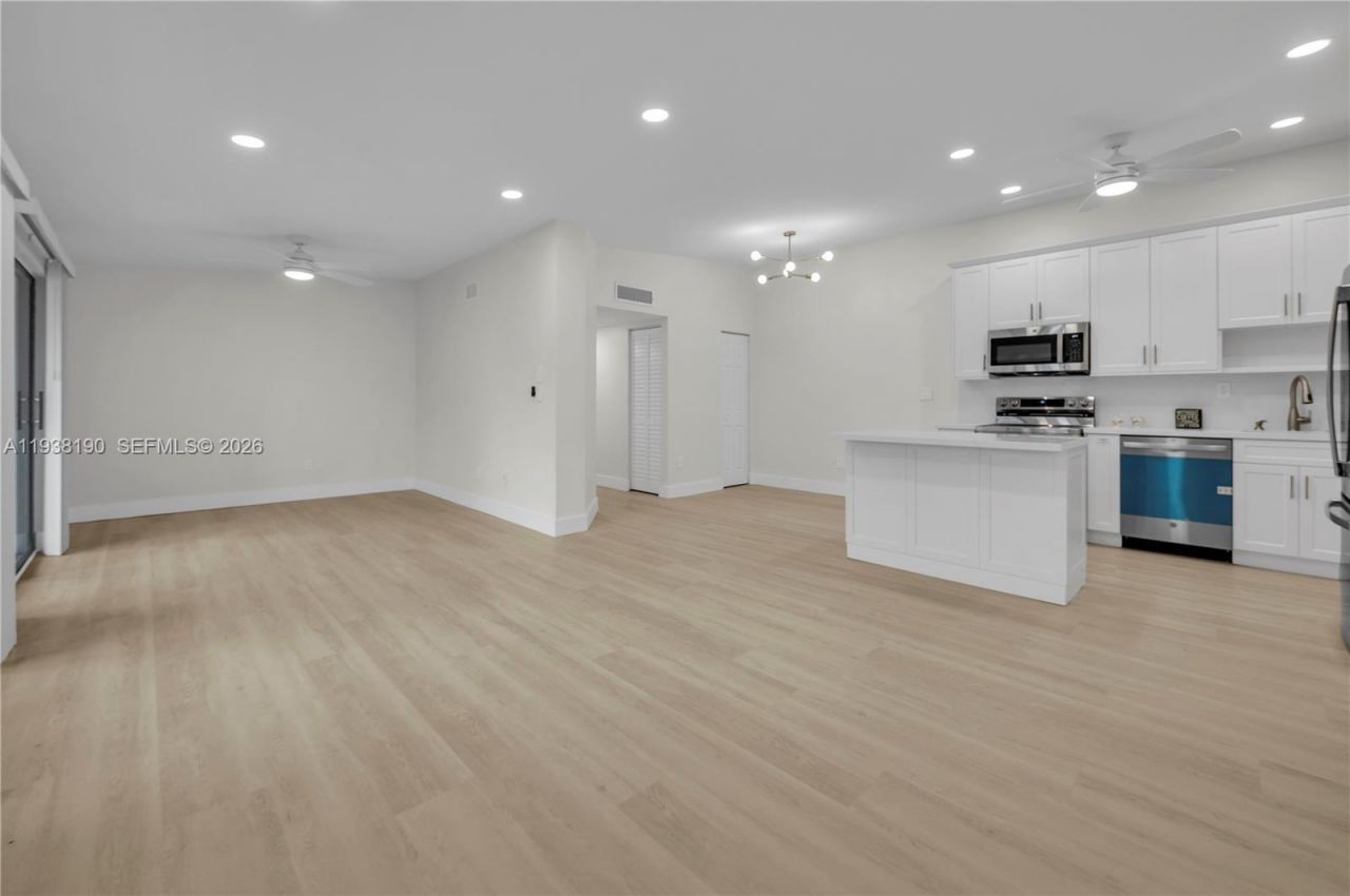 10959 W Clairmont Cir, Unit 211, Tamarac, FL 33321 Photo