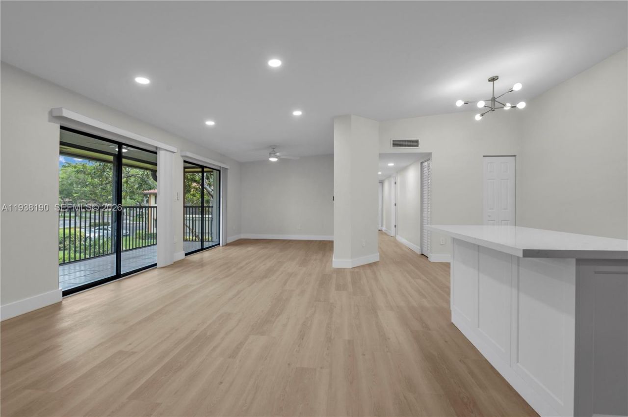 10959 W Clairmont Cir, Unit 211, Tamarac, FL 33321 Photo