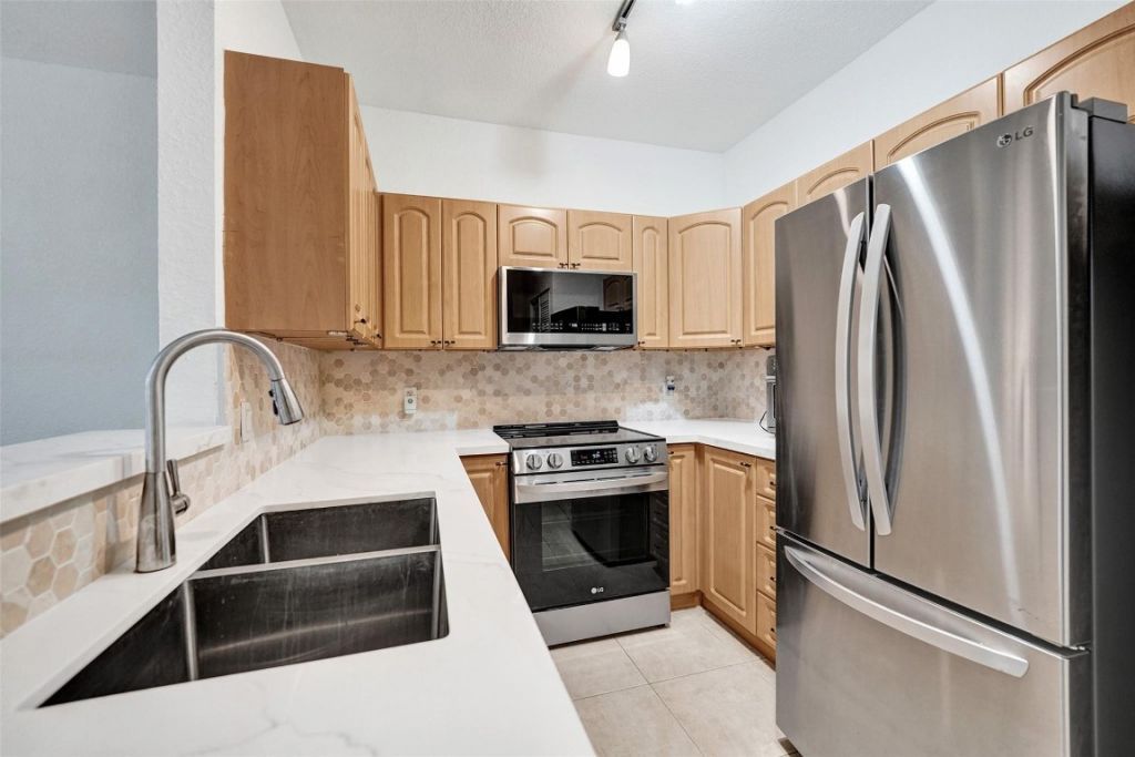 1743 NE 4th Avenue, Fort Lauderdale, FL 33305 Photo