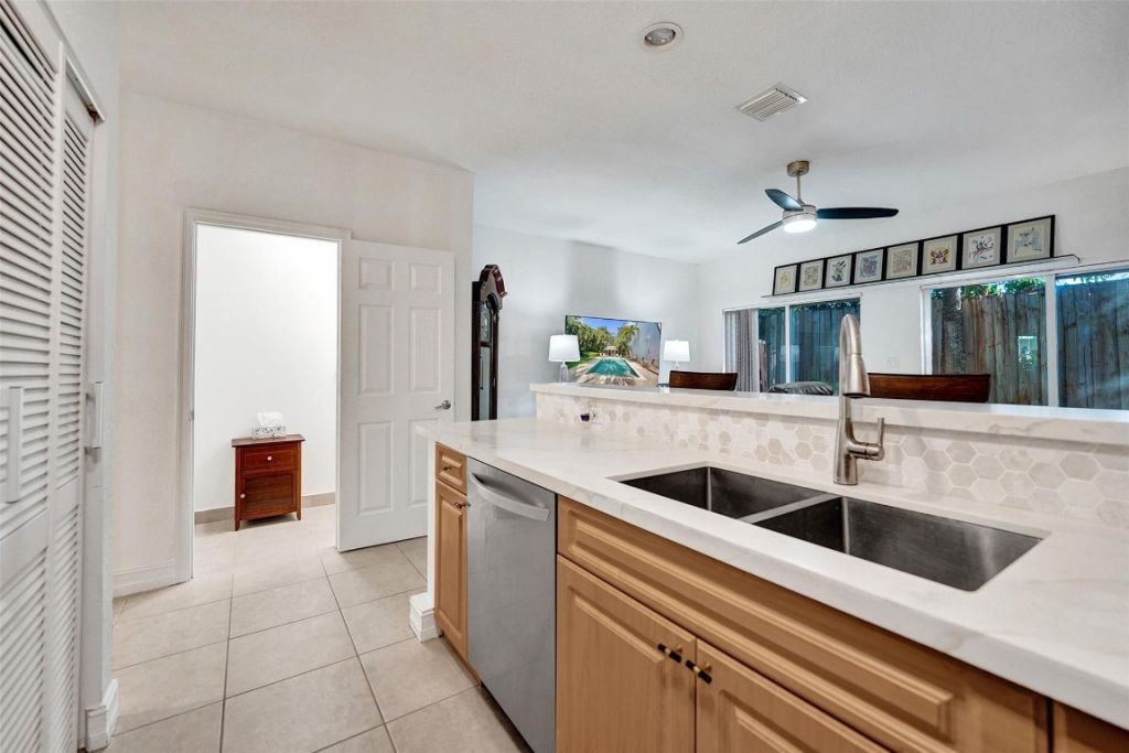 1743 NE 4th Avenue, Fort Lauderdale, FL 33305 Photo