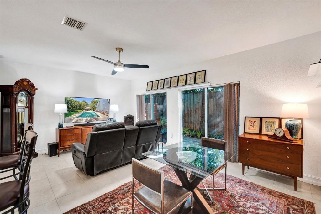 1743 NE 4th Avenue, Fort Lauderdale, FL 33305 Photo