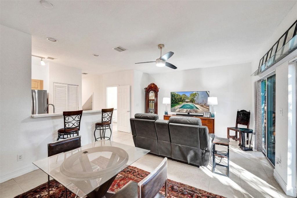 1743 NE 4th Avenue, Fort Lauderdale, FL 33305 Photo