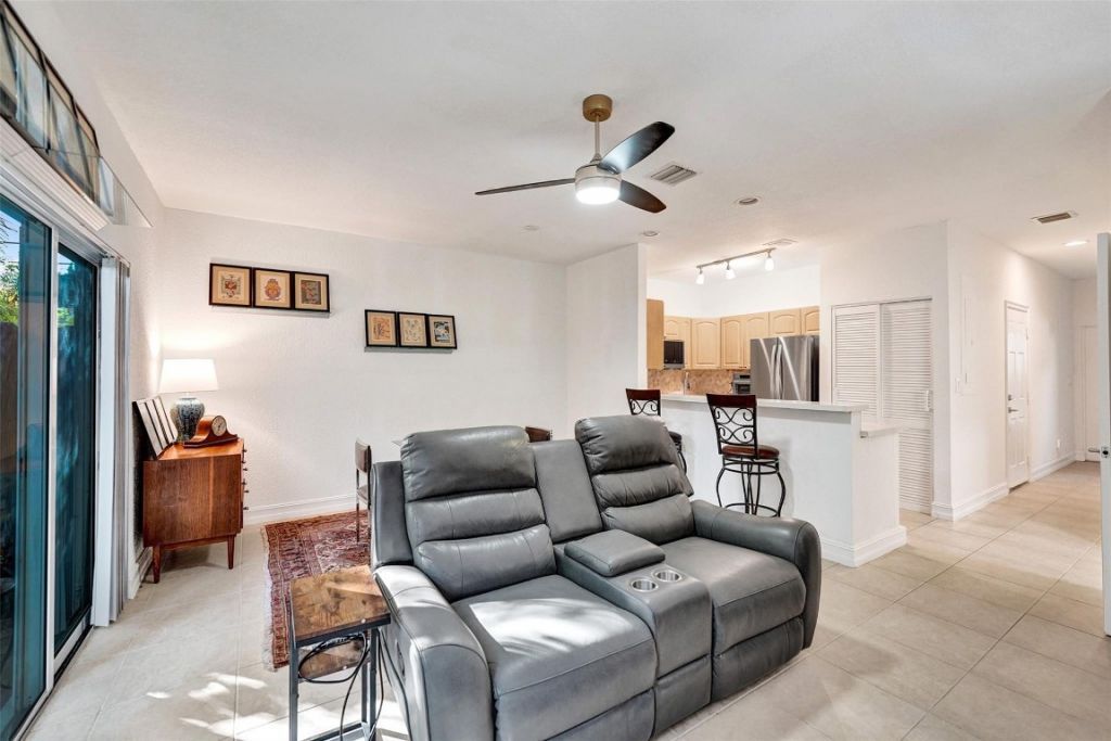 1743 NE 4th Avenue, Fort Lauderdale, FL 33305 Photo