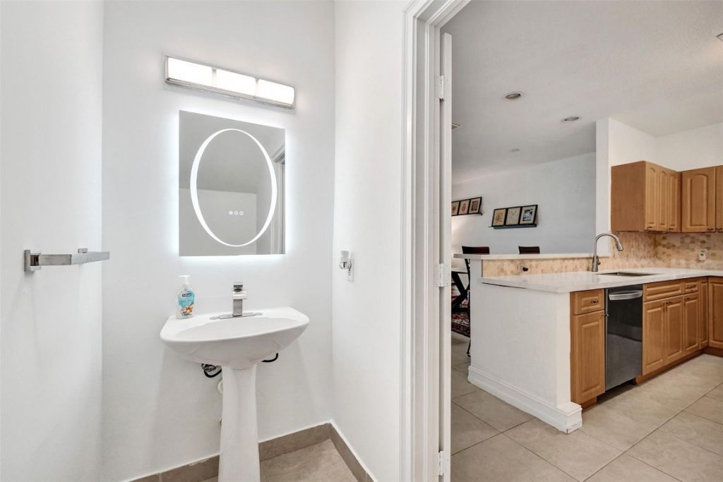 1743 NE 4th Avenue, Fort Lauderdale, FL 33305 Photo