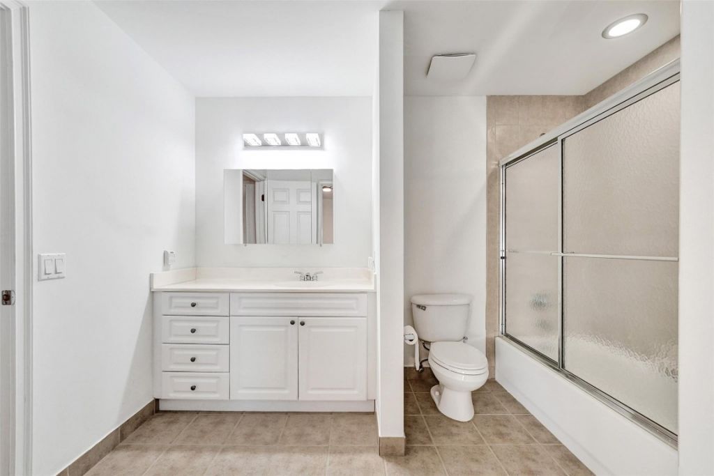 1743 NE 4th Avenue, Fort Lauderdale, FL 33305 Photo