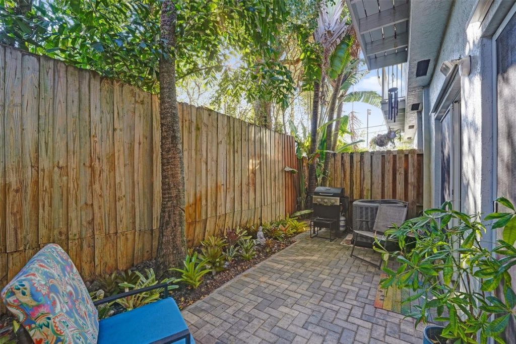 1743 NE 4th Avenue, Fort Lauderdale, FL 33305 Photo