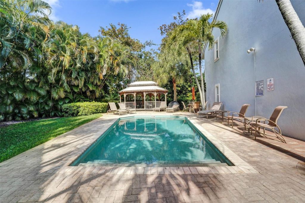 1743 NE 4th Avenue, Fort Lauderdale, FL 33305 Photo