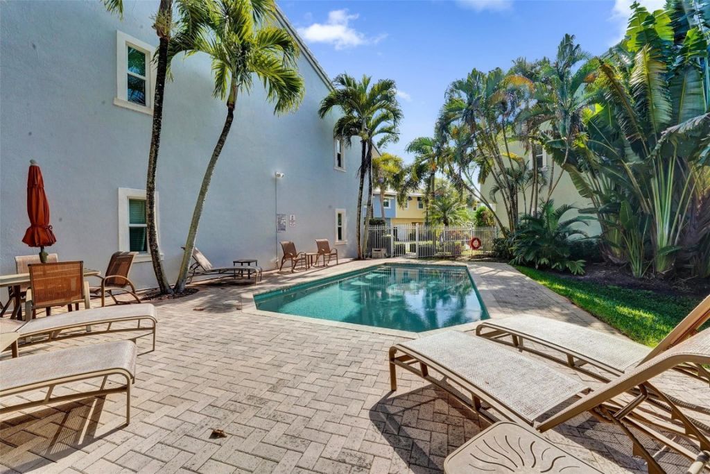 1743 NE 4th Avenue, Fort Lauderdale, FL 33305 Photo