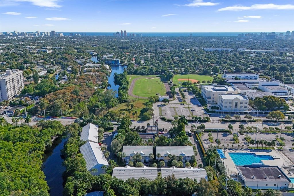 1743 NE 4th Avenue, Fort Lauderdale, FL 33305 Photo