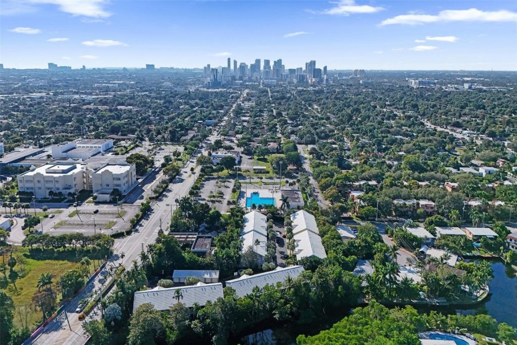1743 NE 4th Avenue, Fort Lauderdale, FL 33305 Photo