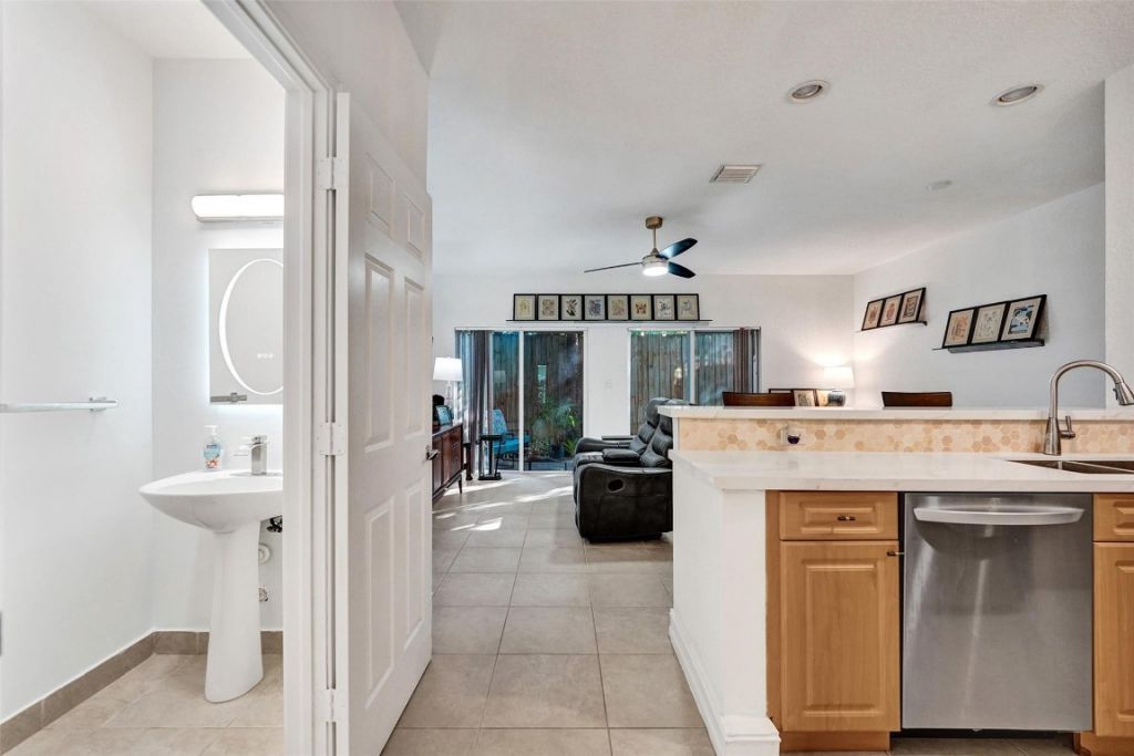 1743 NE 4th Avenue, Fort Lauderdale, FL 33305 Photo