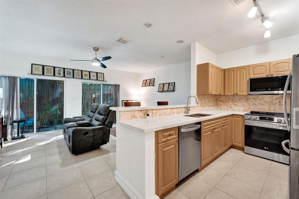 1743 NE 4th Avenue, Fort Lauderdale, FL 33305 Photo