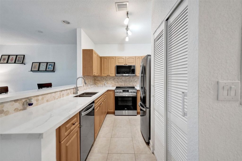 1743 NE 4th Avenue, Fort Lauderdale, FL 33305 Photo