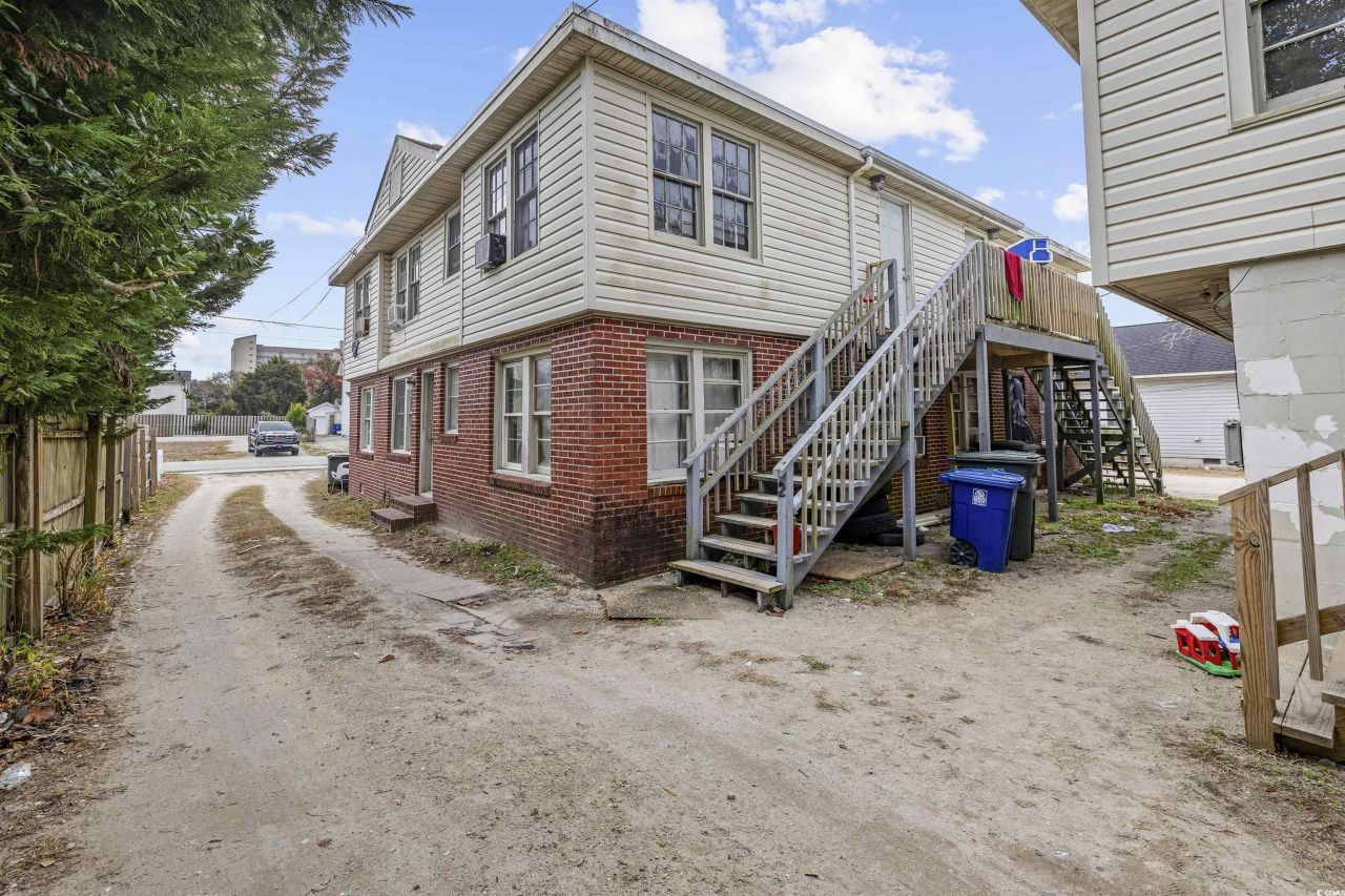 1704 Hillside Dr. S Photo 3