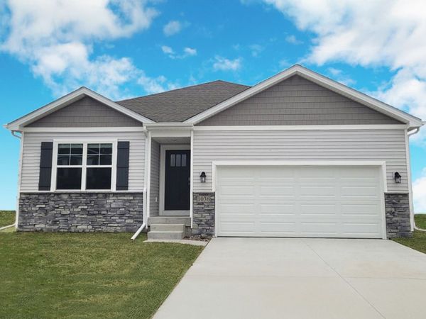 725 E Goldfinch Drive, Tiffin, IA 52340