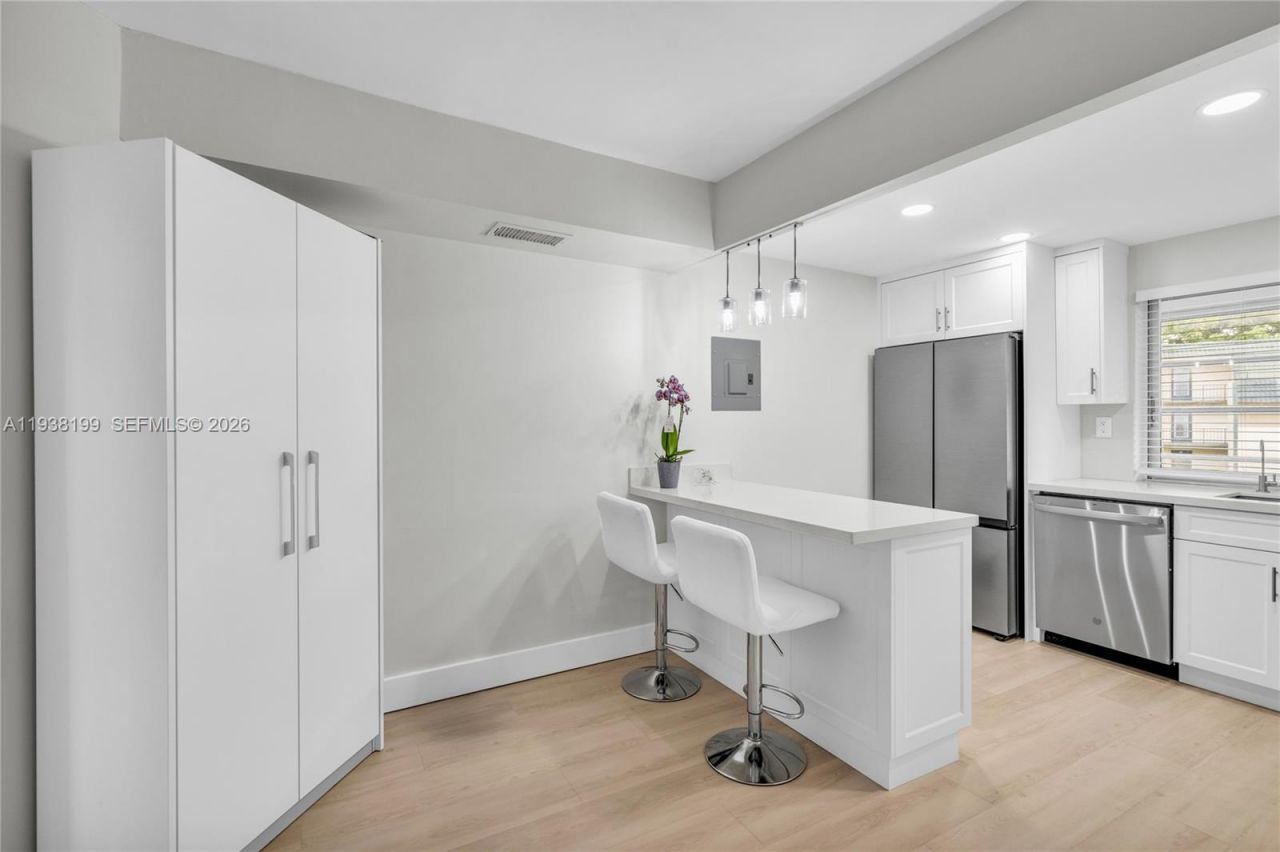 9091 Lime Bay Blvd , Unit 211, Tamarac, FL 33321 Photo