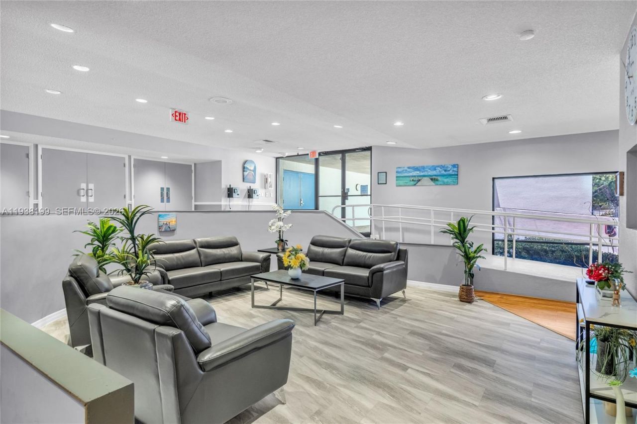 9091 Lime Bay Blvd , Unit 211, Tamarac, FL 33321 Photo