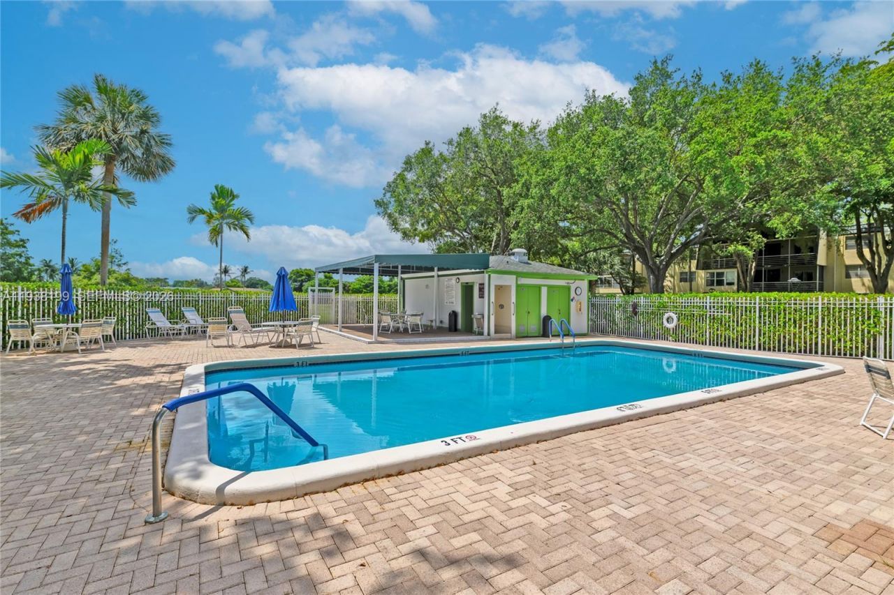 9091 Lime Bay Blvd , Unit 211, Tamarac, FL 33321 Photo