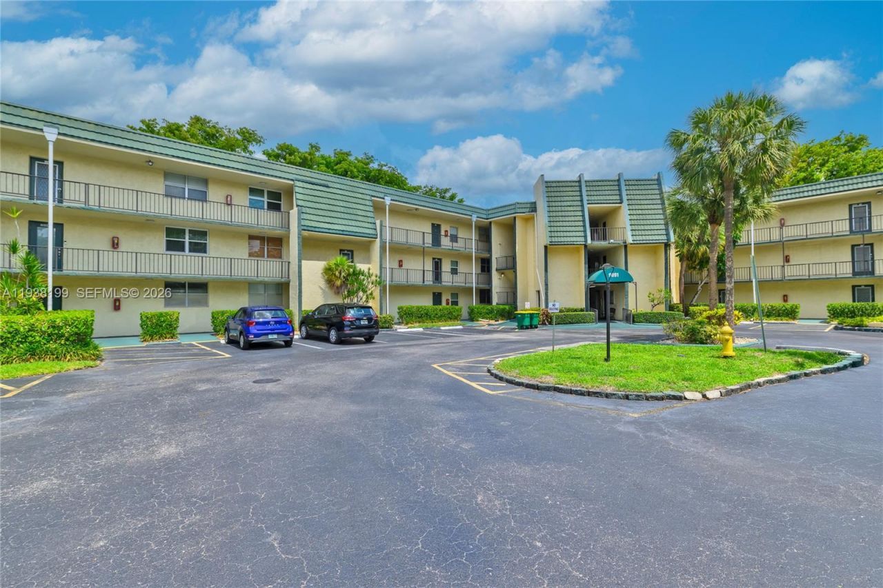 9091 Lime Bay Blvd , Unit 211, Tamarac, FL 33321 Photo