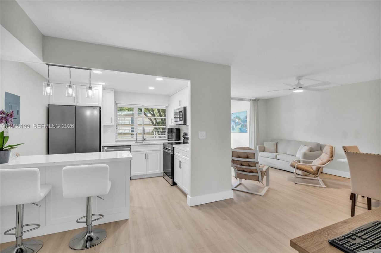 9091 Lime Bay Blvd , Unit 211, Tamarac, FL 33321 Photo