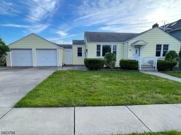 8 Fairview Ave, Secaucus, NJ 07094