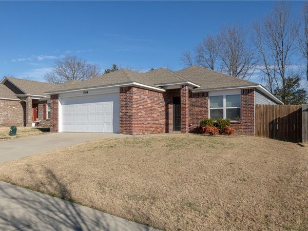 1044 S Kingfisher Lane, Fayetteville, AR 72701