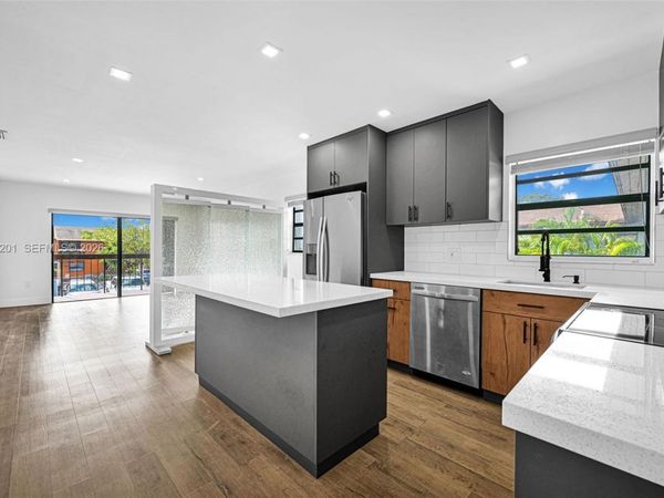 6215 W 24th Ave, Unit 206-7, Hialeah, FL 33016